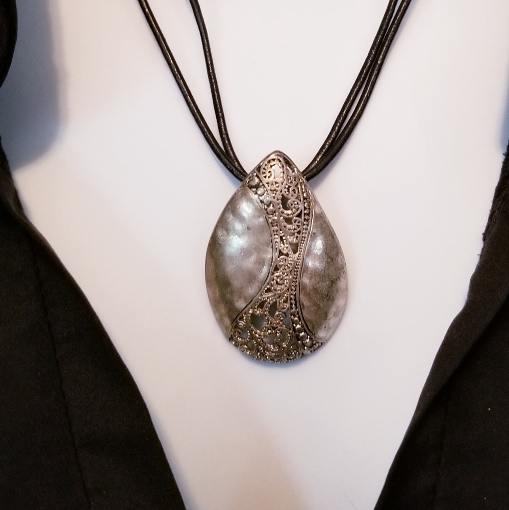 Premier Designs Hidden Treasures 18" necklace